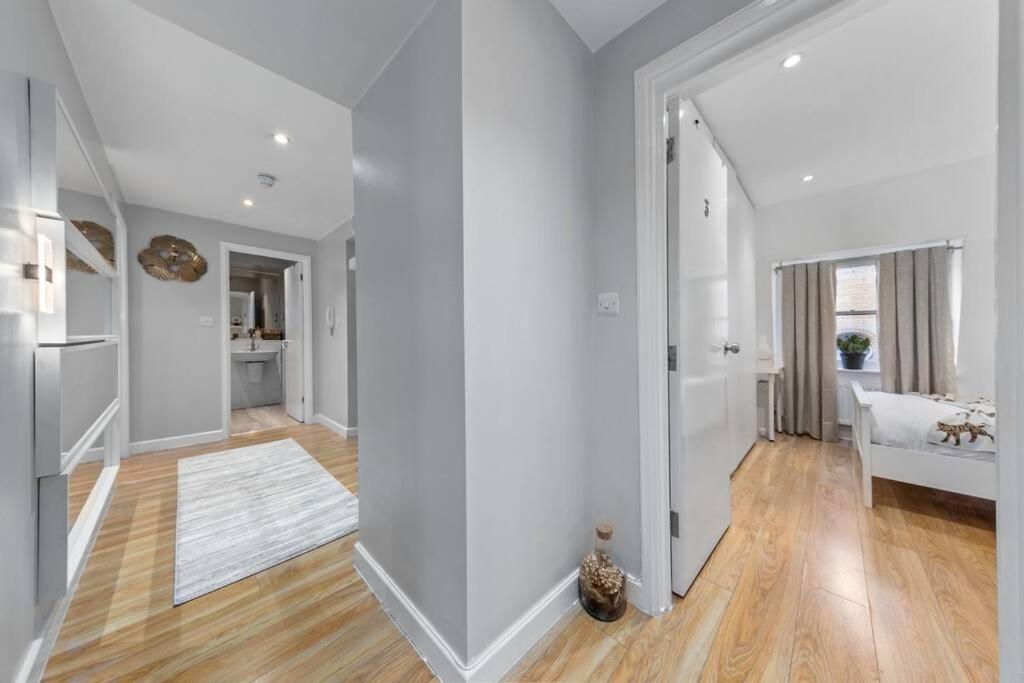 3 Bedroom Flat In Mayfair Hy4 Apartament Londra