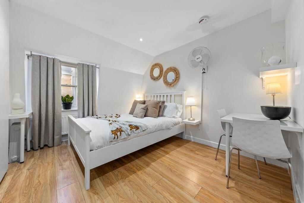 Apartament 3 Bedroom Flat In Mayfair Hy4 Londra