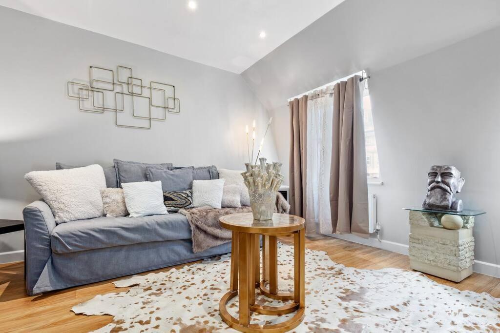 3 Bedroom Flat In Mayfair Hy4 Londra