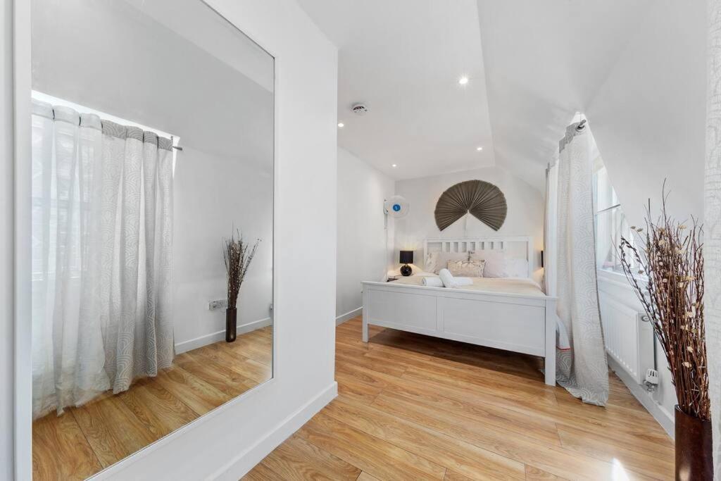 Apartament 3 Bedroom Flat In Mayfair Hy4 Londra